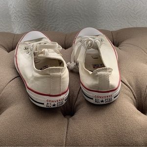 Men’s size 9 ivory / cream / white canvas Converse shoes